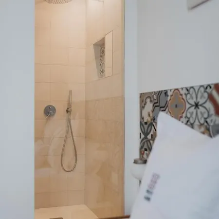 Petit Luxe Volta Bed & Breakfast